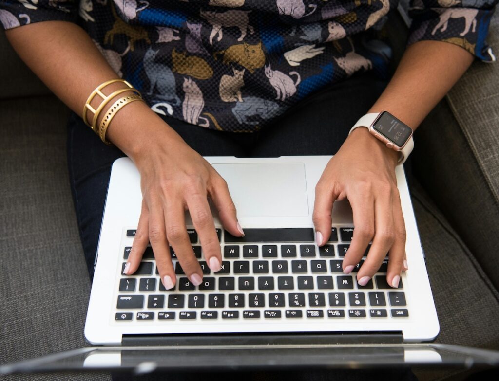 personne fait de la rédaction web