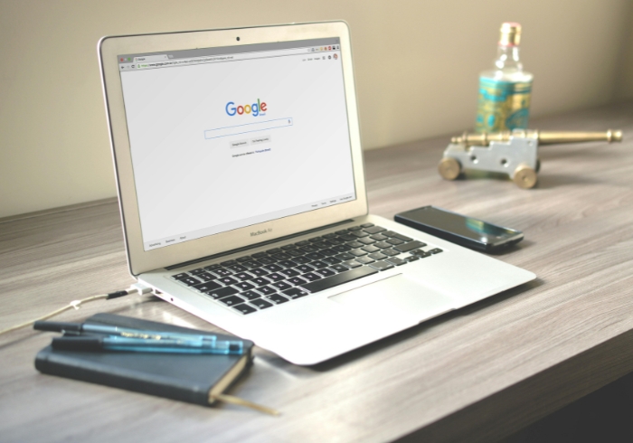Accompagnement - Ordinateur sur un bureau - Google - Accompagnement