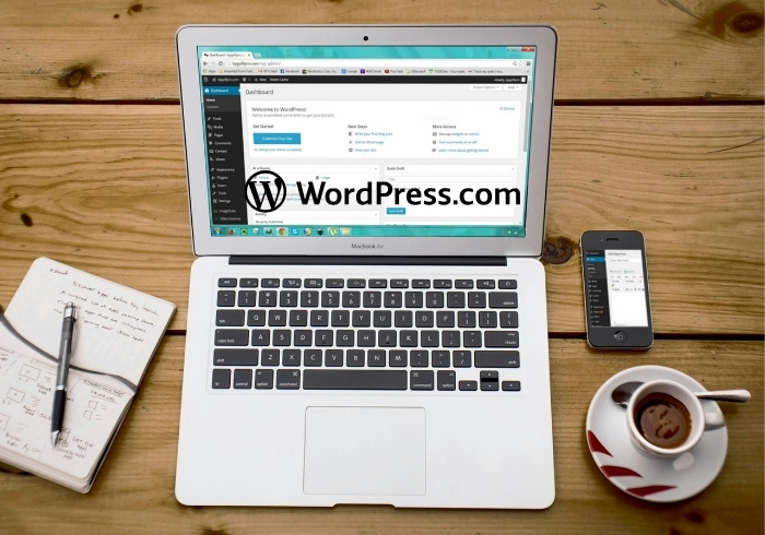 site web wordpress - ordinateur ouvert sur le site wordpress